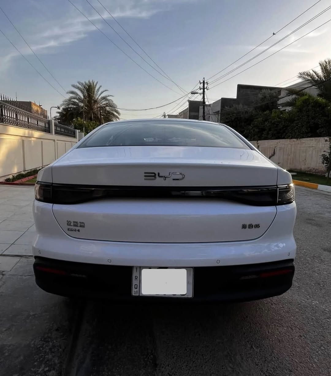سيل فايف Byd 2025 ماشيه 7 الف فقط الگلي
السياره جديده و مكفوله بيها بس ملاحظه وحده رصعه بل جاملغ الامامي الايمن فقط 
بدون لا بارد لا صبغ ولا حت تكحيل كفاله 
السياره لزكات الشركه كلهن بيها جديده جداً
مكاني بغداد حي المواصلات
***********

