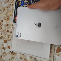 ايباد11برو M4 ذاكرة256 بطارية94 عدد الدورات117 الجهاز مكفول من الشخط م...