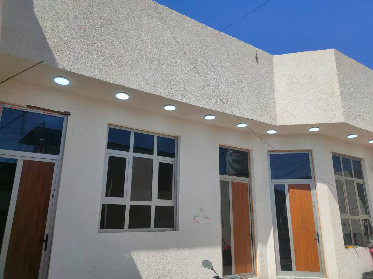 دار للبيع المساحه ٢٠٠ متر
مساحة البناء ١٦٥

الدار يتكون من غرفتين ٦×٤ و ٤×٥

استقبال ٥×٤

مطبخ ٤×٤

صاله ٧×٤

مع كراج و مجمع صحيات داهليه و خارجيه

عنوان الدار 

الريان


**إذا كنت صاحب هذا الإعلان وتريد حذفه لأي سبب، رجاءا أرسل رسالة إلى الدعم الفني**