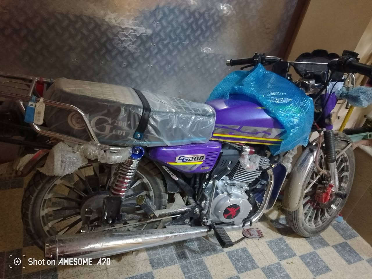 سلام عليكم دراجة سيفان للبيع دراجة جديدة بحلة وكالة ختم واحد موديل 2025 للتصال علة رقم ***********
