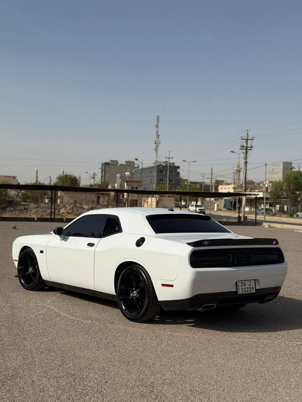 السلام عليكم
دوج جالنجر للبيع 2020 GT 
السعر؛  205 ورقه (دفترين وخمس اوراق)وبيهه مجال 
مكان السياره بغداد البلديات
بأسمي رقم دهوك تحويل ثاني يوم 
وارد امريكي 
الحادث جاملغ جهه عكس السائق فقط موجود السونر مع الصور بدون لغد بدون شاصي 
وصار عندي بيهه بارد وتكحيل كارت بلجاملغ الخلفي اثر طخه وموجوده الصور  السياره جديده وما تشكي من اي شي محرك كير صبغ كله بحاله جديده تجي تفحص وتشوف بعينك  
للتواصل واتساب 
***********

المواصفات:

1️⃣ الموديل: Dodge Challenger GT
2️⃣ الممشى؛66 الف ميل
 3️⃣الون ابيض 
4️⃣ كاميرا خلفيه +حساسات
5️⃣  6 سلندر V6
6️⃣ سعة المحرك: 3.6 لتر
7️⃣ دخول ذكي بصمه
8️⃣ كرسي السائق كهربائي 
9_نظام ترفيهي بشاشة وسطية
تدعم Apple CarPlay وAndroid Auto  
10_كاميرا خلفية  
11_ حساسات خلفية 
12_مكيف هواء بحاله جيده جدا
13_بلوتوث + USB
14 نظام دخول ذكي (بصمة/زر تشغيل)
