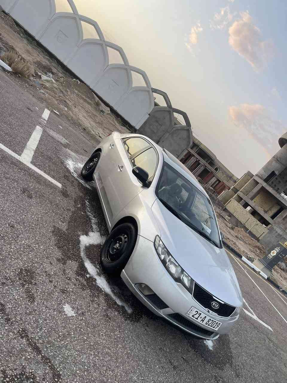 سلام عليكم سيراتو موديل ٢٠١٠ محرك ١٦٠٠ بيه قطعتين صبغ بدون دواخل
السياره جاهزه من كير مكينه حداديه تخم تاير 
تبريد ثلج ⛄️ 
السعر ٨٩ وبيه مجال بسيط 
مكان كربلاء 
***********
