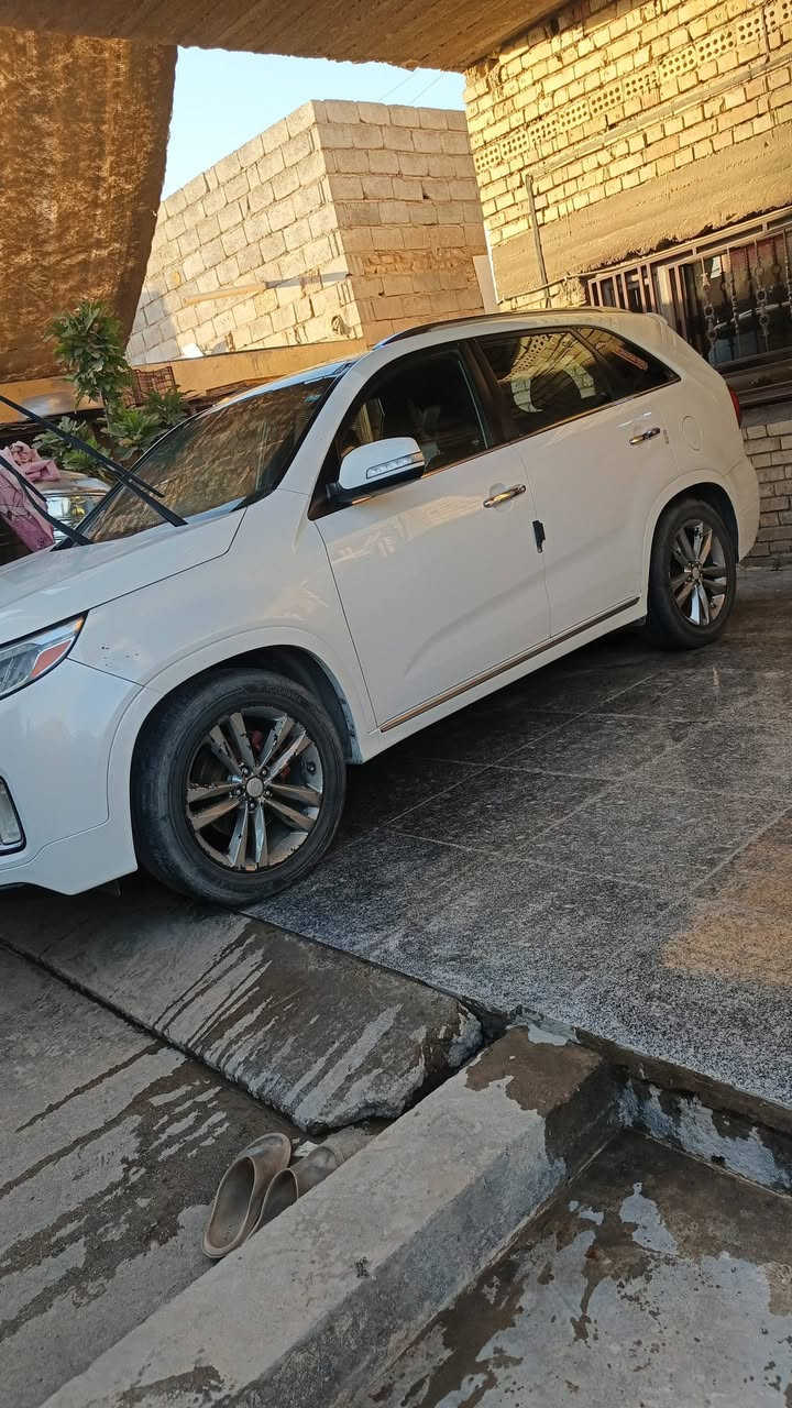 سورنتو ١٥فول باسمي حادث فقط بنيد مبدل بدون ارباك ولادواخل فول للاخير مراوس مع توسان خليجي 
***********
