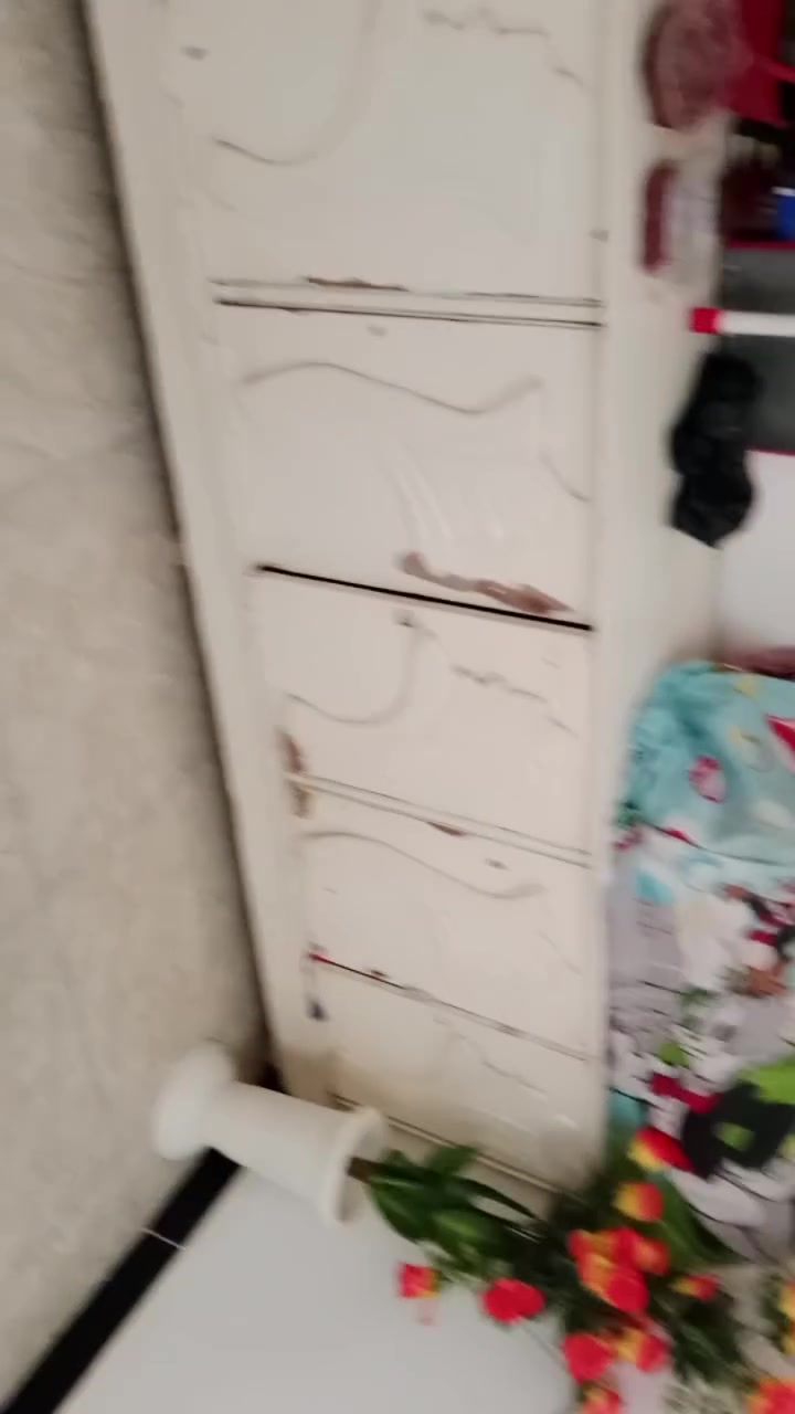 200وبيها مجال بوفيه خشبها قوي يحتاجلها اشياء بسيطه


**إذا كنت صاحب هذا الإعلان وتريد حذفه لأي سبب، رجاءا أرسل رسالة إلى الدعم الفني**