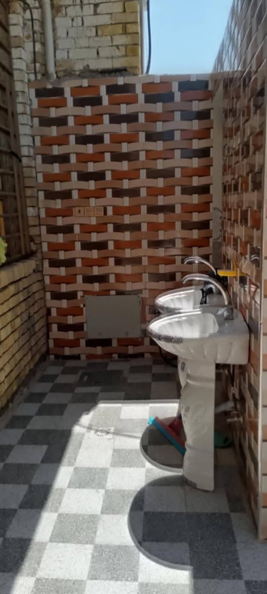 مشتمل للبيع 125م بناء جديد درجة اولى طابوك المتنبي قرب بناية استاذ طلال  يتكون  غرفه  نوم استقبال وصاله وصحيات خارجية وداخليه اللاستفسار ***********
