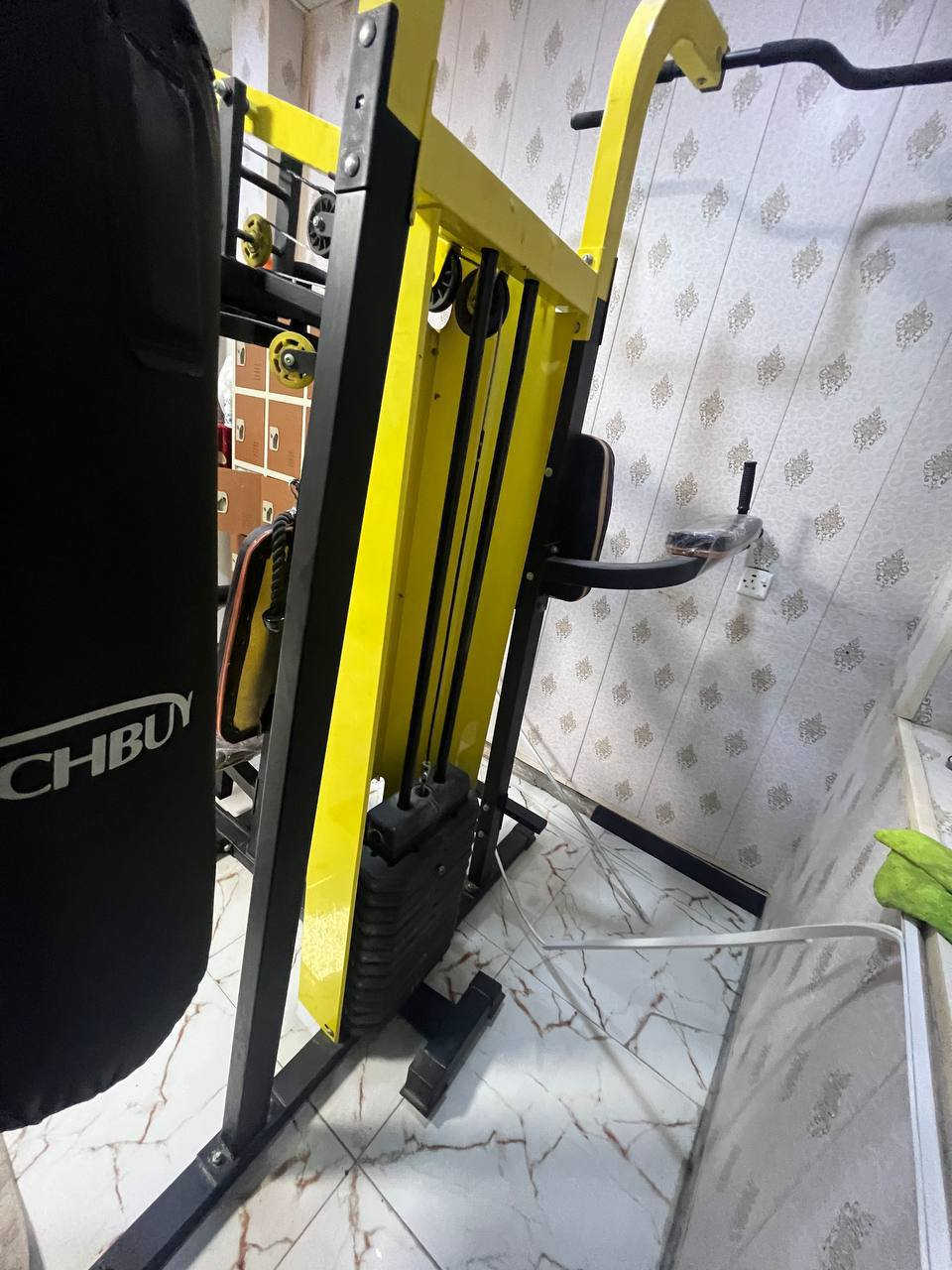 ملتي جم ثلاثي لجميع تمارين الجسم بي تمارين ظهر وتمارين ايد كيل وتراي وتمارين بطن وارجل واكتاف جميع تمارين الجسم يتكون من سحب بكرة امامي وخلفي وسحب ارضي وسحب حبل من الوسط وفراشة ودفع ماكنة للامام وسحب دفات للظهر وتمارين سيقان وكيل لاري وعقلة ورفع ساق وبرليك ويحتوي على جيي ملاكمة لتمارين اللكم السعر 750 سعر وبي مجال عنوان بغداد المدائن للشراي مراسلة الصفحة او الاتصال على الرقم ***********
