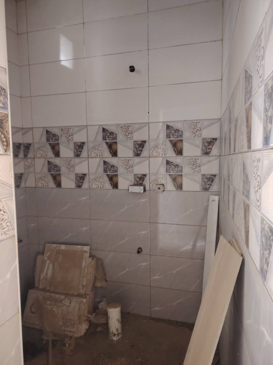 بيت للبيع المكان العماره نحيه علي شرقي حي رمضان المساحة 150متر ***********
