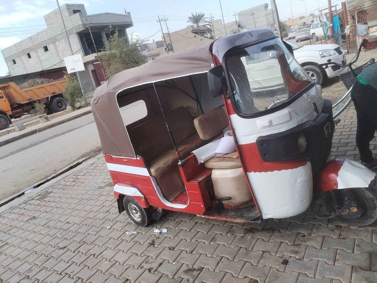 سلام عليكم تكتك للبيع 2017سنوية ورقم تكتك بلادية السعر 4ملاين وبيها مجال شي بسيط حق جيه
***********
مكان ديالى بلدروز
