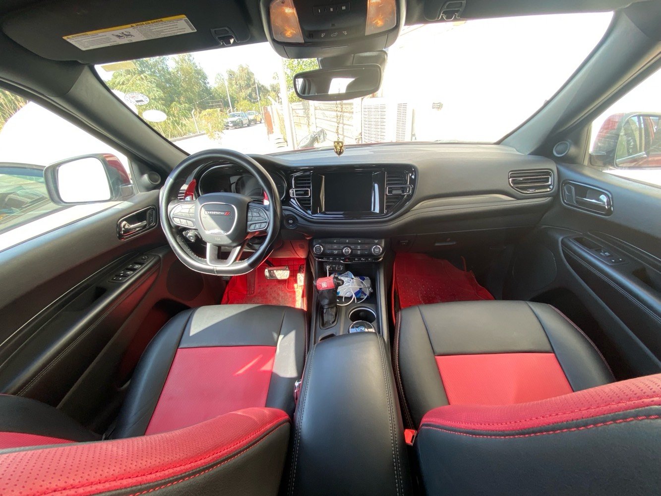 دوج دورنكو2022  
محرك 6 سلندر GT
ماشيه 19
وارد امريكي مرقمه على ايدي 
رقم اربيل تحويل ثاني يوم
محرك  6سلندر
 سلندر بخاصية توفير الوقود ECO 
 + جنطه كهرباء 
بصمه
حساسات خلفية اصل مع خاصية  
لايت ١٠٠واط اصلي مع حاجب LED . 
 مع تحرك المرايات الجانبية عند الرجوع الى الخلف حسب التحكم.
نظام صوت ٧ سماعات داخل السيارة 
شاشة دشبول لمس كبيرة  متكاملة الايعازات . وشاشة ٧ انج معلوملت السيارة والعطلات والرسائل... 
17- نظام AUX + Bluetooth . نظام ملاحة GBS شاشت تنته كبيره
+ ذاكرة ميموري كارد موضعي + USB .
الكشنات  جلد متصل  و تدفئة و تهوية و مع الستيرن تدفئة وتهوية والمقاعد الخلفية تدفئة
كاميرا خلفية دوارة HD
إظهار ضغط الهواء في الاطارات. ومعلومات السيارة الكترونيا مثل كمية دهن محرك و درجة حرارة المحرك والكير والزيت وضغط الزيت الكتروني .
وباقي مواصفات الدورنكو ✔️
للاتصال***********
السعر 280💵
مكاني بغداد