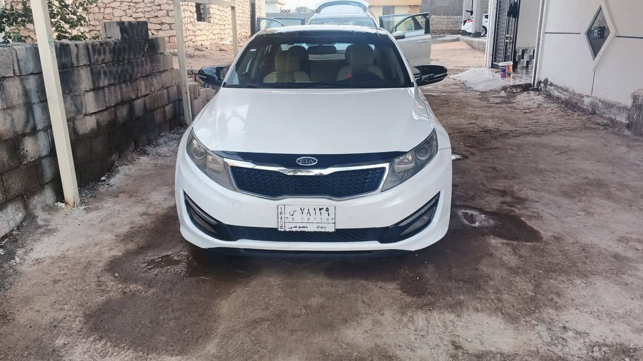 محرك 2400دوش محرك مفتوح شرط لا تنقيص ولا بخار.
تحكم تسيرين حساسات خلفيه 
كشن كهرباء. 
نضام ايكو. 
لايت زنون 
تبريد قطعتين ثلج 
علامة كية بلادي بالدوسات. 
بصمه +بصمه ابواب ضررها جاملغ امامي مباوك شوي ويا من البنيد التوحيد لون السيارة شرط بدون دواخل. والك الفحص. 
رقم بغداد باسمي رقم الجديد 
هزه جديدة.
مكاني خالدية 
السعرب122بيها مجال 
***********
