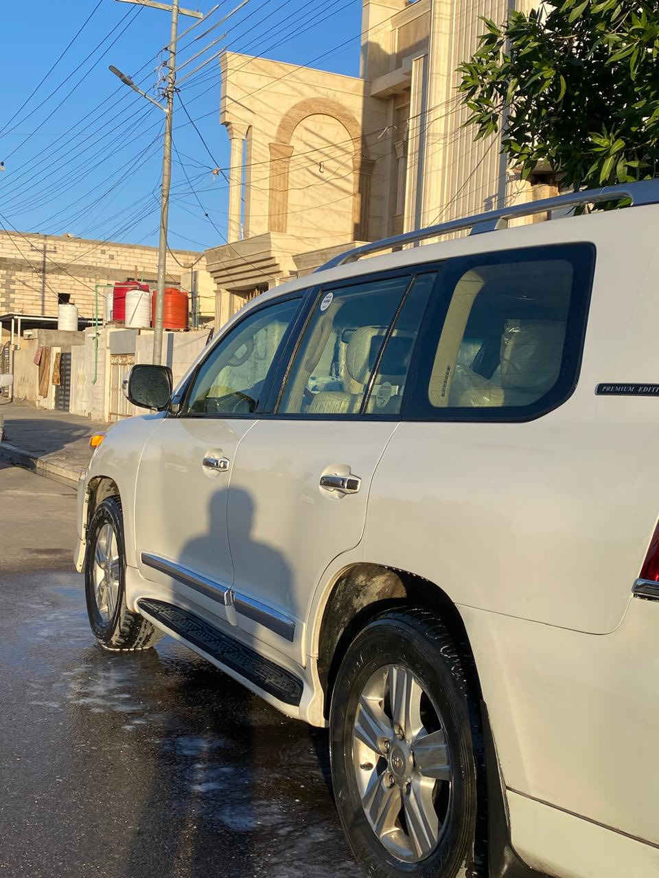 السلام عليكم لاندكروز للبيع  فكساره 8 سلندر مكفول 
السعر 4 شدات لا ستفسارتصال على ***********
مديل. 2014
