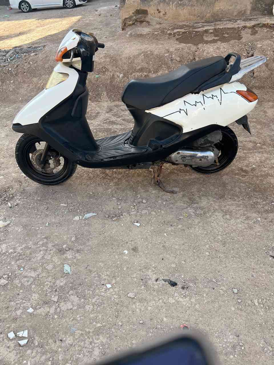 سلام عليكم سبيسي ياباني شغاله سعر ب350  مكينتها ناعممه وبيها شلعه قفل جوزه قفل ستيرن شغال لا تبخر لا دخن مجفته قبل شهر تجفيت لاصلي دهن جديد   هندر شغال  وسلف شغاله بس السلف هوزه بس دكمه لايت شغال دبل سويج 2 التايرات جدد كلاجات جدد الصالنصه لاصليه ام الختم  مكاني كوت رقمي *********** اتصل او واتساب موجود
