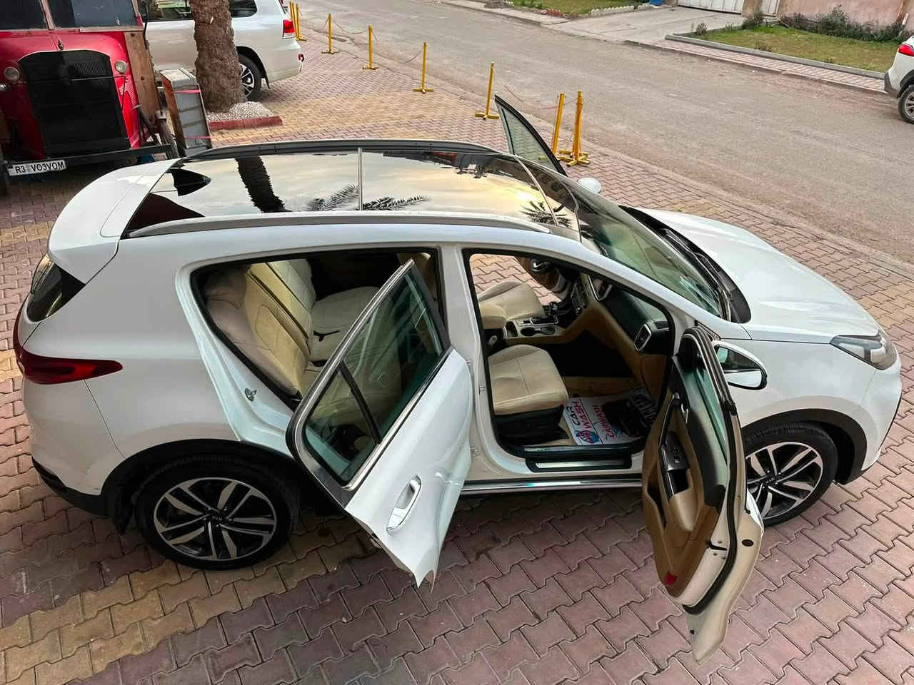 🚘 للبيع | كيا سبورتج 2019 فول مواصفات
موجوده باليرموك الاربع شوارع 
🔹 الموديل: 2019

🔹 النوع: Kia Sportage

🔹 اللون: أبيض صدفي 
لون الجام زيتوني 
🔹 السعر 19,800$ قابل للتفاوض بالمعقول.

المواصفات 
-فول مواصفات (للأخير)

✅ بانوراما

✅ بصمة تشغيل ودخول ذكي

✅ شاشة وكاميرا خلفية

✅ حساسات أمامية وخلفية

✅ مقاعد جلد

✅ مقاعد كهربائية

✅ تدفئة وتبريد للمقاعد

✅ هاند بريك إلكتروني + Auto Hold

✅ Drive Mode

✅ إنارة LED/Xenon

✅ كروز كنترول

✅ مرايا كهربائية

✅ فتحة صندوق كهربائية 
📍 السعر المطلوب:١٩.800 دولار
📞 للاستفسار:
***********
السيارة نظيفة وجاهزة للفحص، والبيع للمشتري الجاد فقط.
