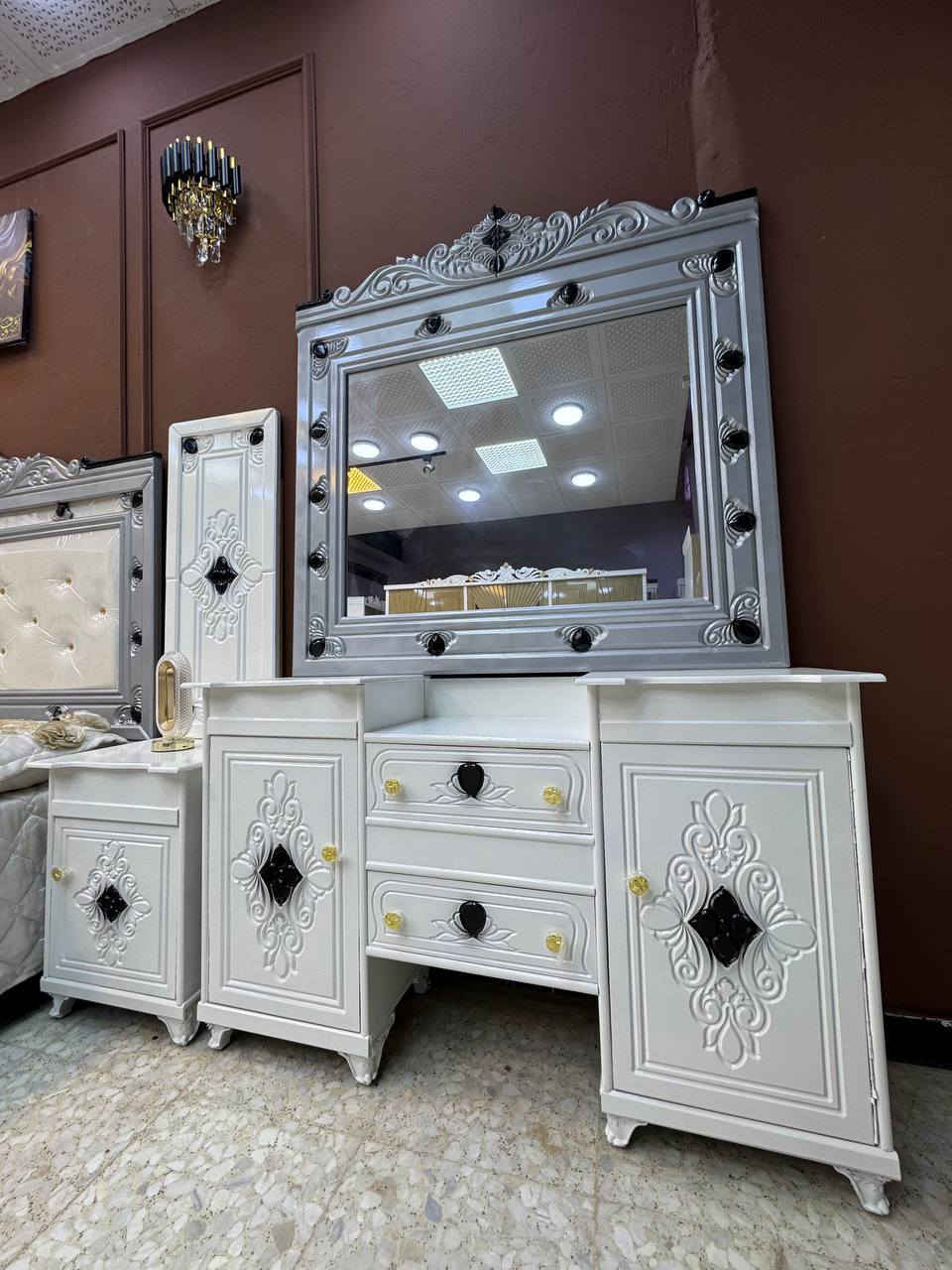 متوفر انواع الغرف الاخشاب صاج لتواصل معنا عبره الواتساب
wa.me/+9647857770513
***********للاتصال
