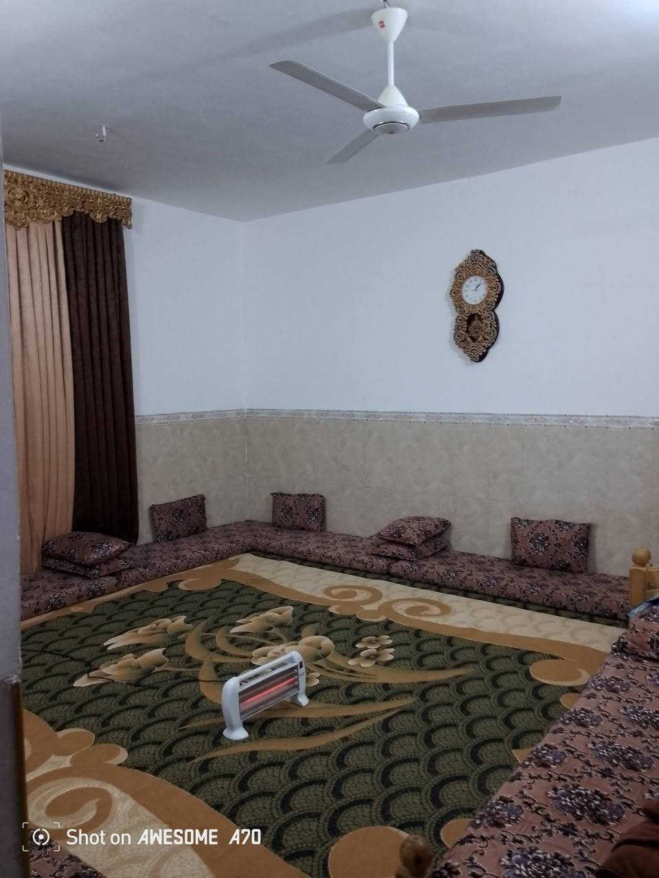 بيت للبيع المساحه 260
2 طابق  بناء حديث بلوك 
دايوان+مطبخ+صاله+ غرفه عداد 2.     6×5 
حمام داخلي+حمام خارجي 
الطابق 2 هيكل 
غرفه عدد2     6×5
5×4
صاله 
حمام  
موقع البيت التاميم قرب ركن المدينه حكم المحلي 
*********** الاتصال
