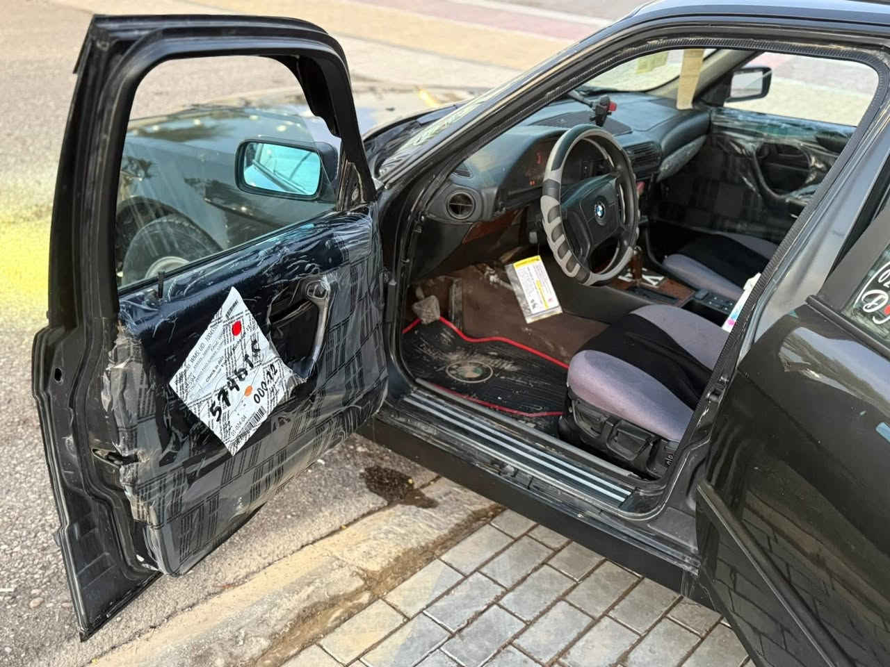 السلام عليكم BMW525 للبيع موديل 92 بجم عريض  السياره كير ومحرك شرط كير ياباني محرك مسكر فانوس كهربائيات كلها شغاله تخم تاير صدر جدد السياره مصبوغه للجماليه  بدون  خياس و بدون ضربه مشروع وطني السنويه إلى 26 السعر52 وبيها مجال قليل الشراي يتصل *********** ممتواجد عالفيس مكاني تكريت
