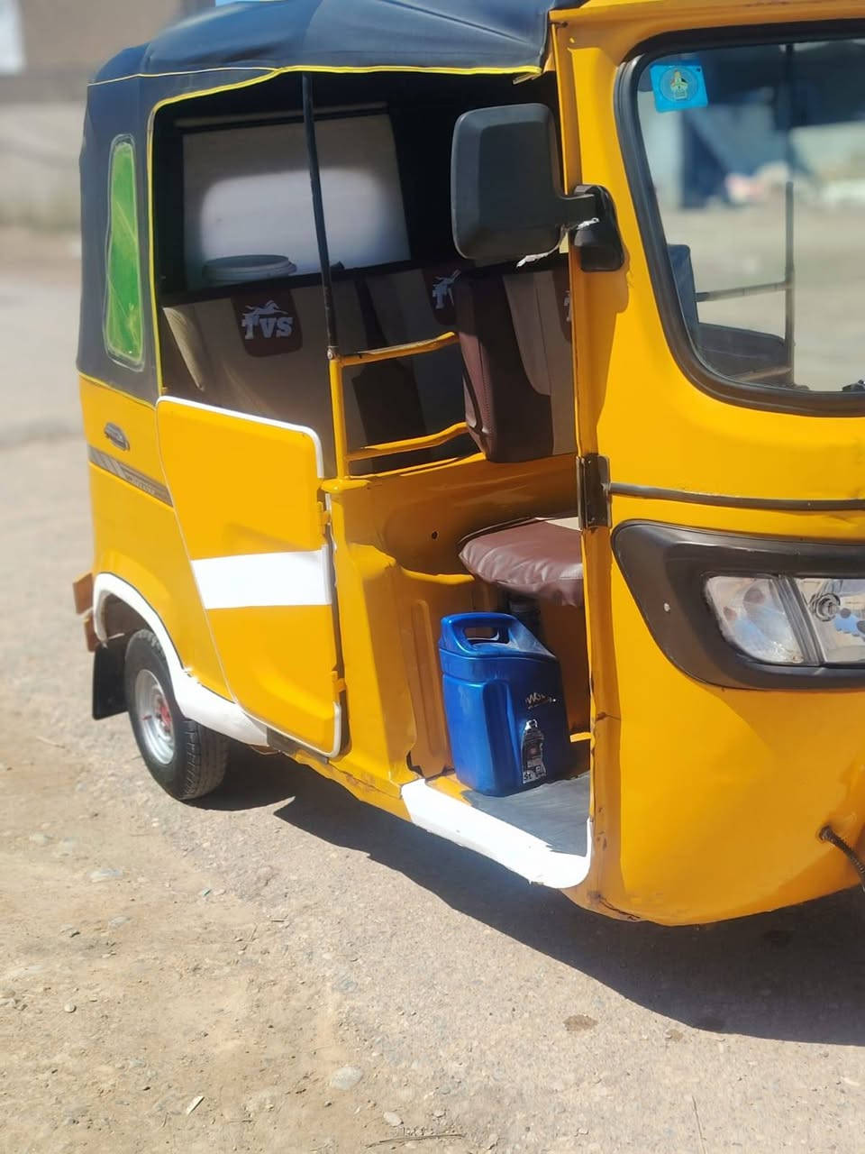 السلام عليكم تكتك للبيع تيفي اس موديل 20 رقم نكليزي وسنويه رقم ذي قار بسمي تحويل مباشر تكتك خير من الله جاهزه محرك 21 دشبول و 21 جادر جديد دوشمه جديده تخم تأير التكتك ربع ماذب عليه مكاني واسط قضاء الحي رقمي ***********
