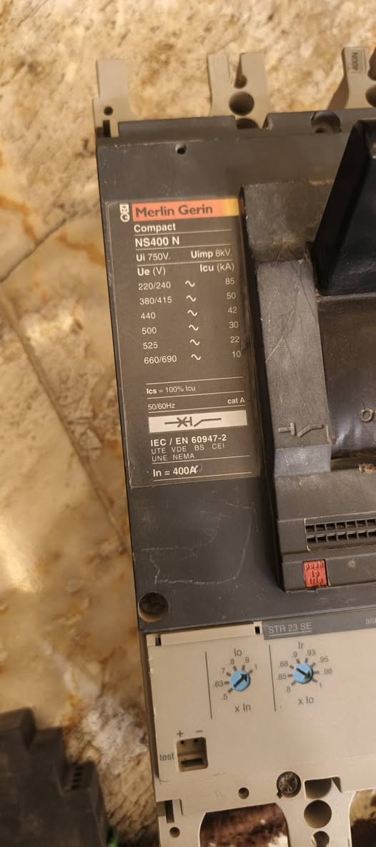 قاطع هوائي شنايدر أسباني 400امبير مامستخدم شرط النضافه 100%
السعر ٢٥٠ بي مجال تواصل ***********
