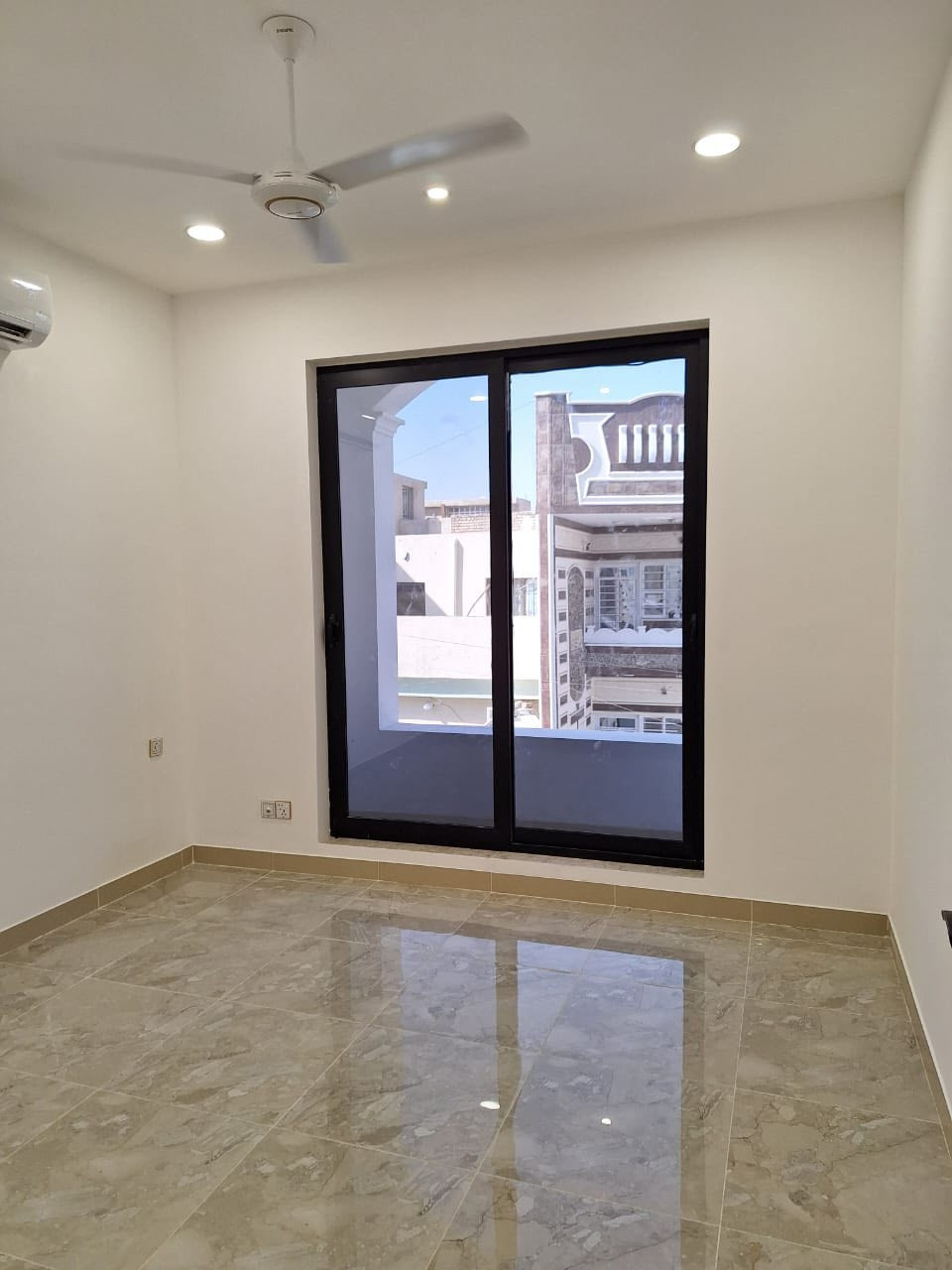 السلام عليكم
دار للبيع مساحة 50 متر واجهة 5 ونزال 10 طابقين حديث مدخلين

للاستفسار واتساب

*********** ابوعلي

*********** ابومحمد
