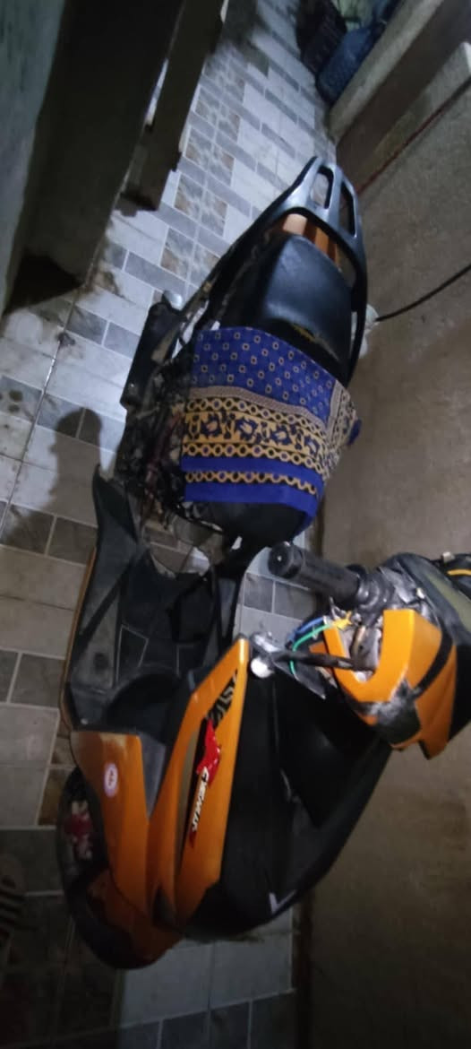 السلام عليكم دراجه للبيع صيني كوم حديد طافيه
 السعر 45 قفل  العنوان كربلاء الطاقه الرقم ***********
