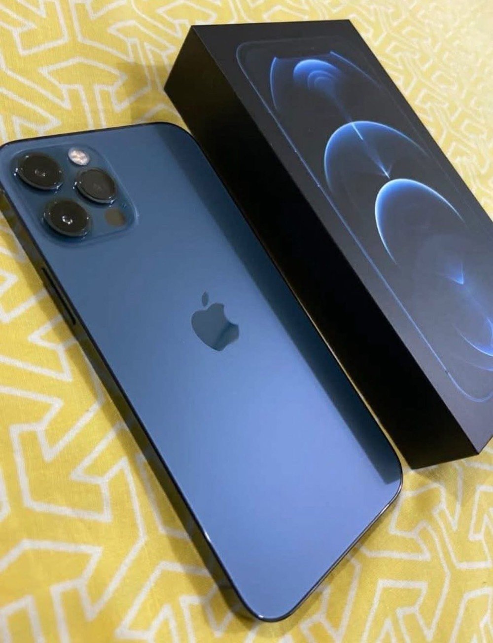 سلام عليكم  ايفون 12 برو ماكس 
بطاريه ٨٥
ذاكره ٢٥٦
امريكي 
مكفول كفاله عامه
الايسي مال شحن عطلان مالته وشحنه ماك سيف  بقدره 10000 يعني يكفي ويوفي احسن من السلك بضهر  بكيفك تريد تصحله تريد تشحنه بماك سيف للبيع  او مراوس ب١٤ برو ماكس ونطي فرق مكان حله بابل