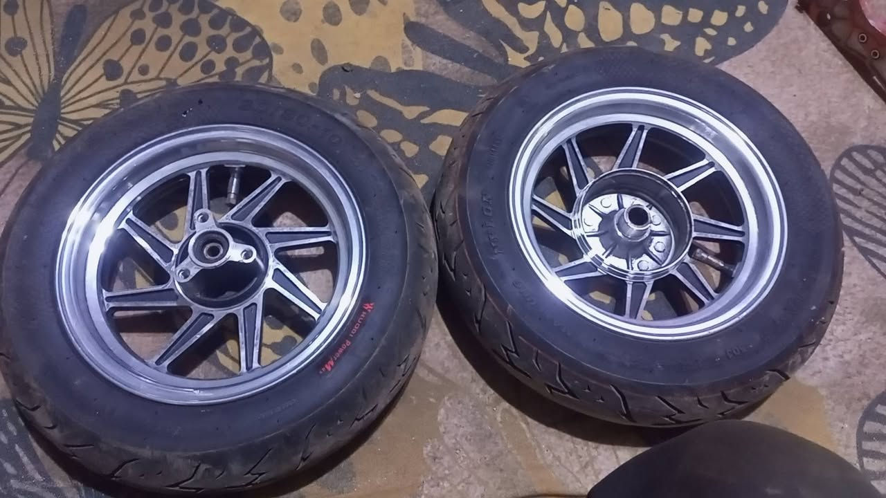 مكينه ماكس سعر 100
دبل سعر 10
شيال 10
كزوز رياضي  40
وياله سعر 50

مكان بصره جزيره
***********
