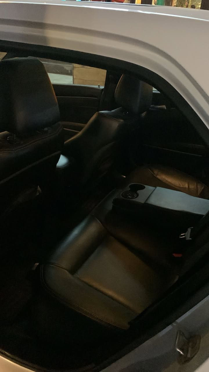 سلام عليكم للبيع اوباما S 300  فوول مواصفات خليجية وكالة هارلم موديل 2023 رقم بغداد بأسمي سيارة جديدة جداً ع وضع الشركة ماشية 28 الف كيلو متر كفالة عامة عدا صبغ قليل بل دعامية الخلفية باقي السيارة مكفولة السعر 390 ورقة وبيها مجال للاتصال ***********
