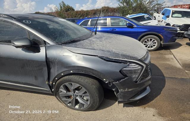 السلام عليكم...عساكم بخير جميعاً سبورتج SX برستيج اعله فئه هايبرد موديل 2025 لون طافي مميز بدون ايرباك بدون صبغ بيه بارد باب و جاملغ مثل ما موضح حادثه....السياره حالياً بلاردن سبوع و تدخل بغداد...سعره واصل بغداد بأسم المشتري ب 225 ورقه بدون تصليح...و ويه التصليح 235 ورقه للإستفسار *********** مكاني المنصور
