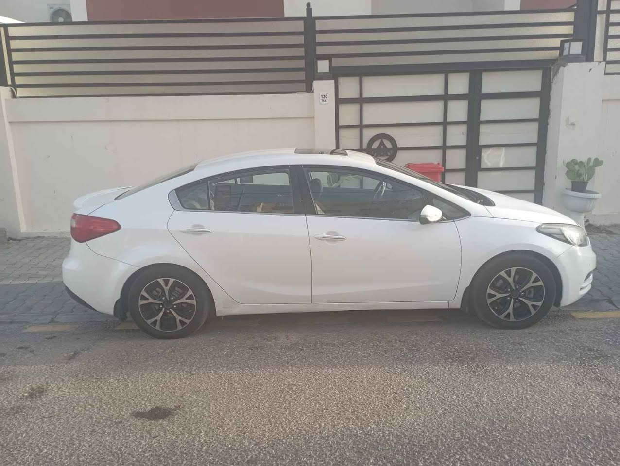 كيا سيراتو 2014 فول سويج بيه قطعتين بنيد صبغ مع جاملغ بس فتح بدون صبغ كير محرك مكفول رقم اربيل سنويه 2031 
السعر 117 ورقه
*********** النجف, العراق
