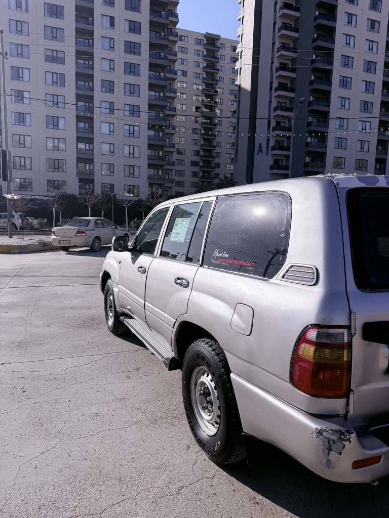 بەناوی خوای گەورە
مۆنیکا مۆدێل ۲۰۰۳ داشبوڵ بەرز
گێڕوو مەکینەی بیلاد لۆک لۆکە بەهەموو شەرتێک
سەیارەکە موزاهیدەیە کتابی لەگەڵە
سەیارەکە درع بووە لێکراوەتەوە هەنێک درعی پێوە ماوە
هیچ دەعمیی نییە بەشەرت
تەقەو ڕەقەی نییە
حیزام بۆیاخ نییە من بەحیزام ئەیفرۆشم
نوقسانی بەس ۲ دراین شەفتی پێشی ئەوێت
بەشەرتی گێڕوو مەکینەو ئەکسل و تەقەوو ڕەقەو  مووسو بڕاوەش 
لە سلێمانیم تکایە موشتەریت تێل بکە بە مسج نا
*********** السليمانية, العراق
