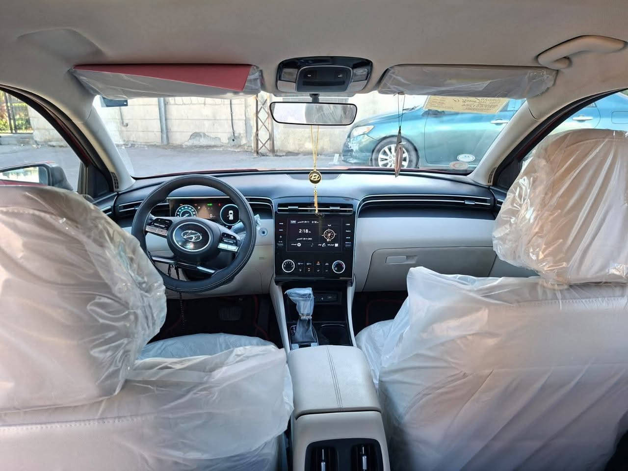 توسان موديل 23 خليجي مكفول من الصبغ فقط بارد بل صندوق ماشيه 87كليو رقم جديد مواصفات
بصمه 
جلد ابيض
 بردات بلاده
محرك 200 دوش 
هند بريك دكمه
السياره مسوي ادامه كامله اله قبل سبوع 
السعر مناسب جدا 
***********
