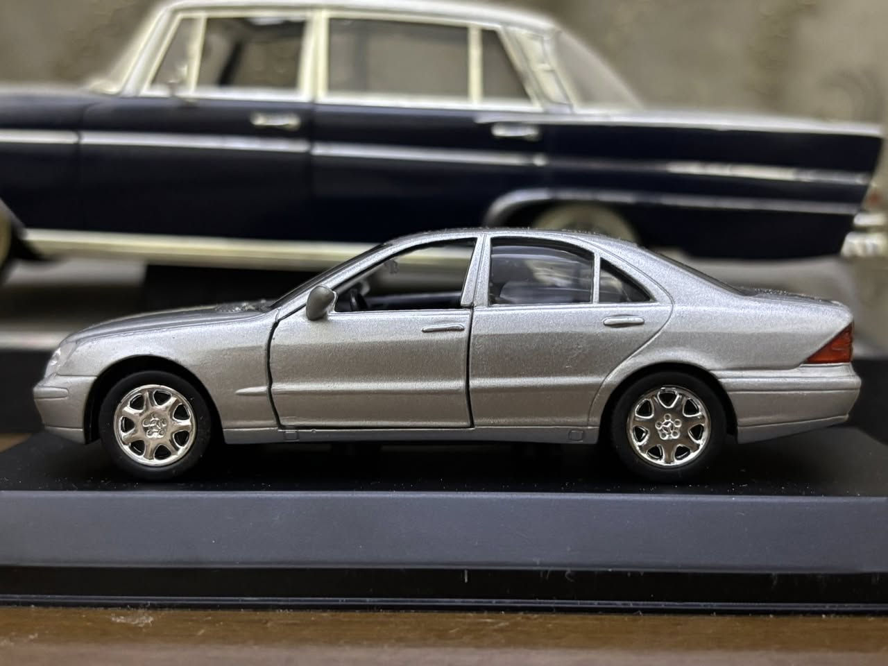 Mercedes-Benz W220
الملقبة ام عيون 👀

1:43

السعر 22 الف 

للحجز على الخاص او على الرقم ***********
