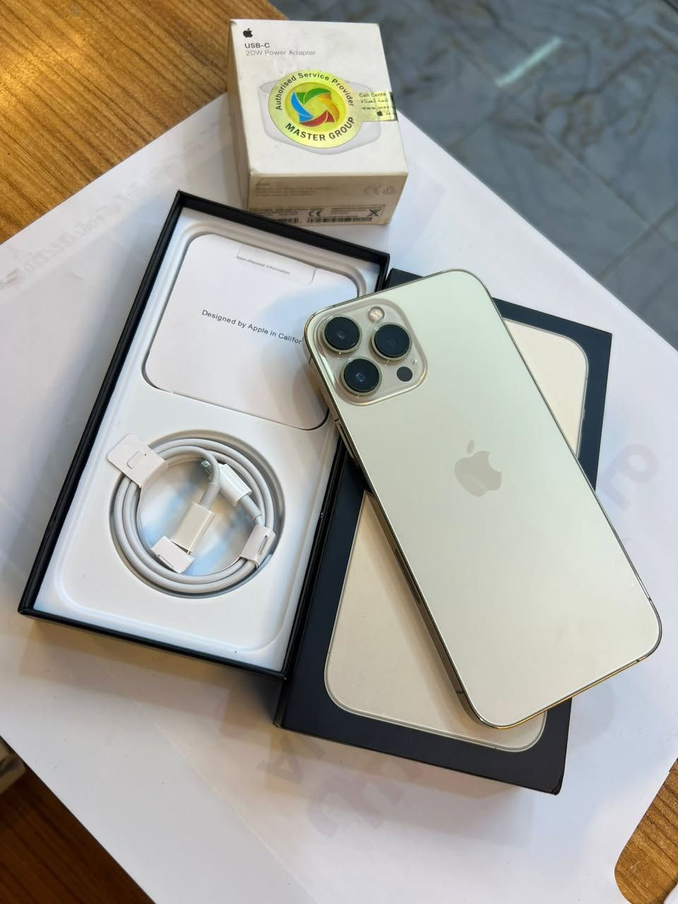ايفون 13 برو ماكس 256 ذاكرة 
بطارية 95‎%‎
نضافة 100‎%‎
كامل ملحقات الاصلية شركة ماستر 
اصلي وبيه ضمان لوكالة 
استخدام قليل
السعر مناسب
***********
العنوان القطاع شارع السوك مجاور عوينات الكرار 
مركز الشمس
