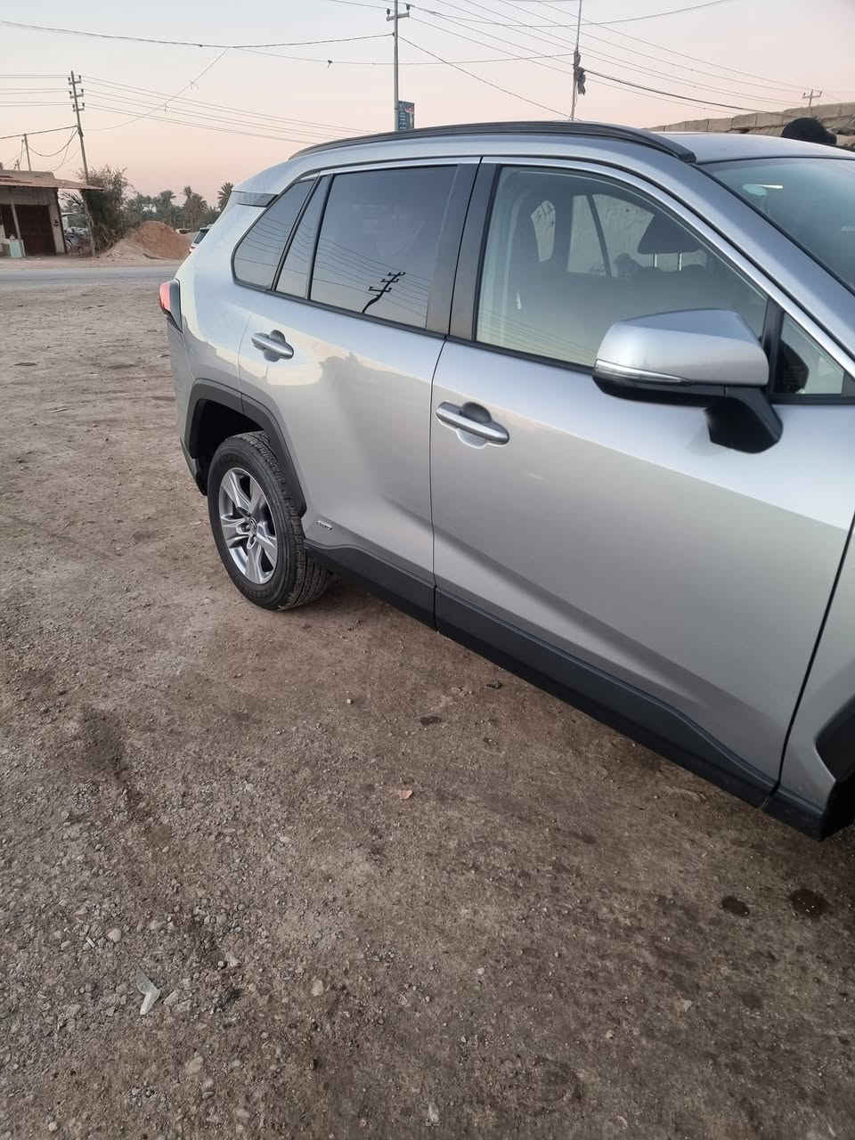 السلام عليكم عندي راف فور ٢٠٢٥ هايبرد وارد امريكي لون سلفر بالنايلون ماشية ٤٥٠٠م فقط بيها قطعة واحدة البنيد مبدل لان المنيوم دخول جديد فحص مواصفات 
بصمة تشغيل +بصمة ابواب فتحة بالقمارة كرسي كهرباء صندوق كهرباء فور ويل ومواصفات الراف المعروفة  الاتصال ***********
