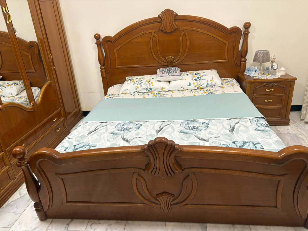 السلام عليكم غرفة صاج عراقي للبيع السعر مليون ونص بيها مجال للشراي
العنوان البصرة حي الياسمين خلف المدينة الرياصية 
رقم صاحب الغرفه موجود خاص


**إذا كنت صاحب هذا الإعلان وتريد حذفه لأي سبب، رجاءا أرسل رسالة إلى الدعم الفني**