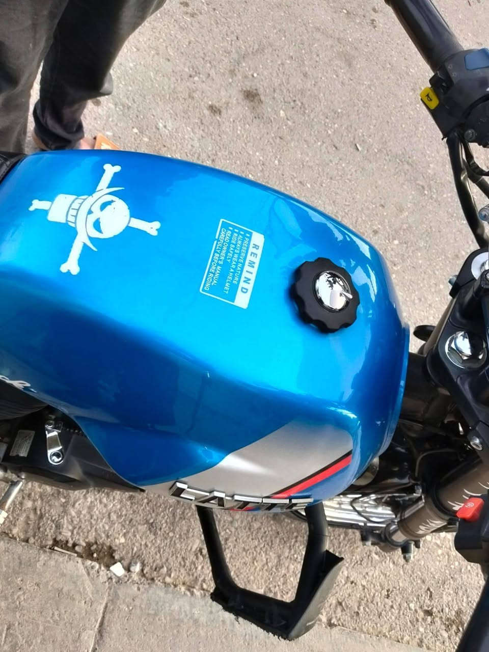 سلام عليكم دايوان لاتي رقم كربلاء تحول الدراجه تستلم لوحات شرط التحويل ثانيوم الدراجه خير من الله ترايك للبصره ومزوديهن بيهن هواي شغلات دشالي وزنجيل ربل وبلاجكترات وسيبايه دراجه خير من الله مكاني بغداد الحسينيه مال راشديه شراي اتصل وتدلل الي ميشتري لا يشلع كلبي وسعر ما اكتبه بسبب النفوس التعبانه ميعجبك لا تتصل ولا تعلق حبيبي ***********
