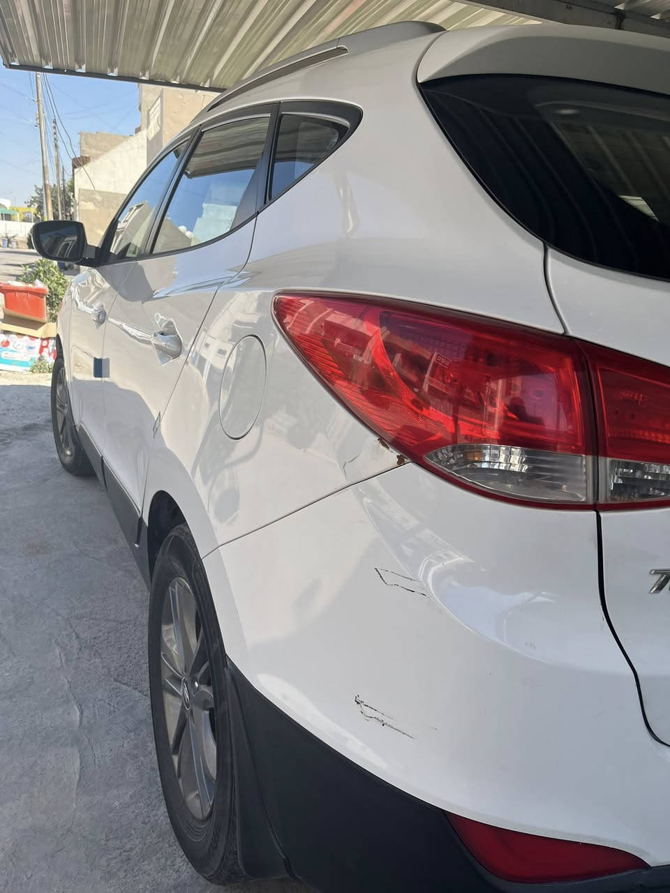 للبيع توسان ٢٠١٥ خليجي
ابيض 

تحكم ستيرن 

سويج 

 تبريد قطعتين

محرك دوش ٢٠٠٠

بيها صبغ جزء  كل من البابين الايمن ،  وبارد جاملغ ايمن امامي

السيارة بأسمي 

مكاني الدورة المهدية 

غير متواجد على الفيس

 السعر١٤٥ وبيها مجال 

 الاستفسار  : ***********
