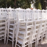 90 كرسي  ابيض للبيع + 20 طبلة نظافة 100‎%‎ بلاستك كصة البقلاوة العنوان...