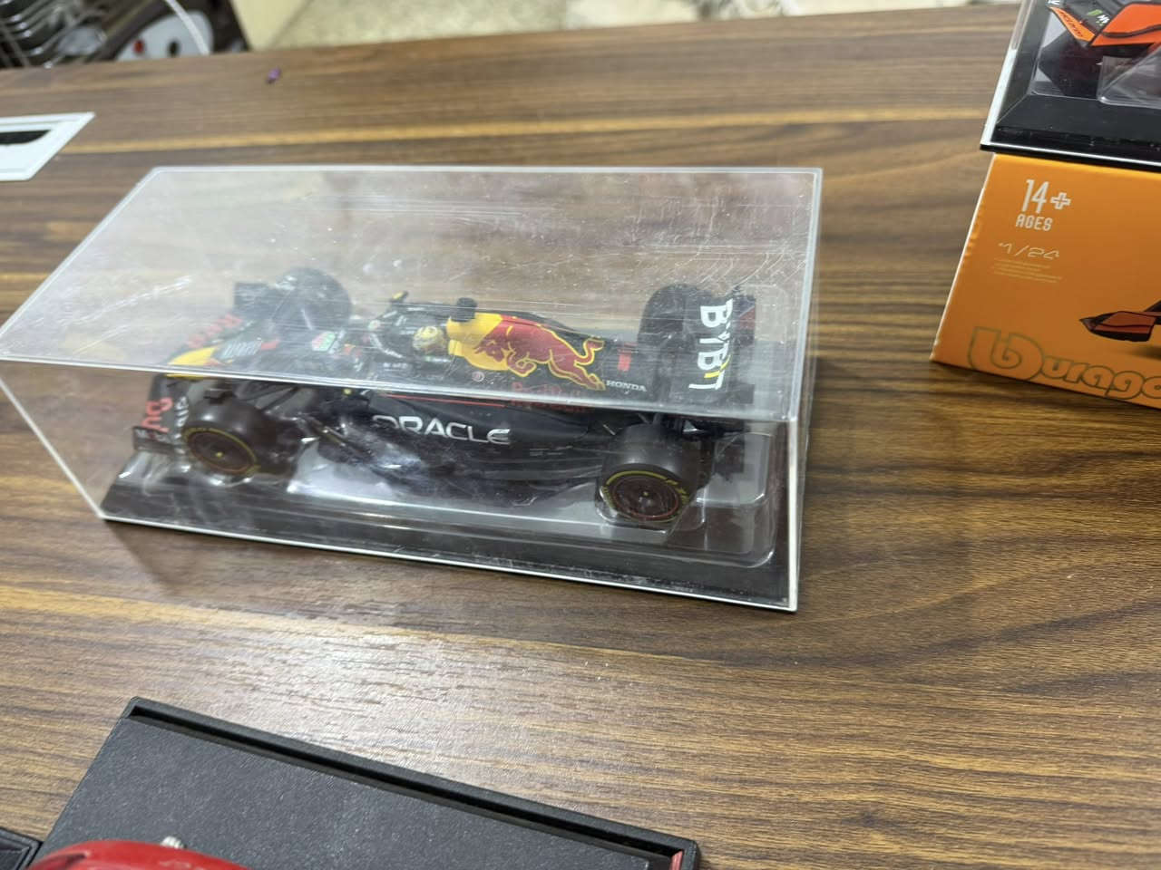 السلام عليكم ١٢ سيارة حجم ١/١٨ ٦ جدد و٦ مستخدمات عرض فقط بس ثنين مال سباق حجم ١/٢٤ راديهم كلهم ب ٣٠٠ الف والمكان سبع ابكار ***********
