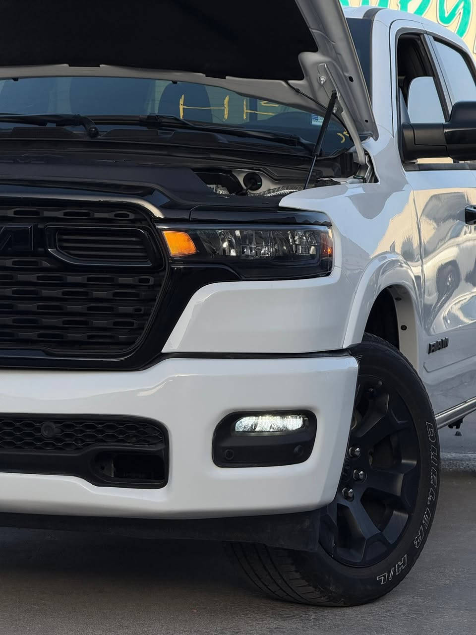 للبيع 🔥 

RAM 1500 BIG HORN LONE STAR 4x4 ⭐️ ( 2025 )

رام 1500 بگ هورن لون ستار فول مواصفات (مواصفات اللارامي)

الحادث : شبه كلين ✅🔥 ( خشم البنيد بارد + الجاملغ بارد فقط 🔥 بدون تبديل بدون صبغ ) وين ما يعجبك افحص 🛂

ايرباك دركه + دشبول فقط ✅ هذا ضرر السيارة الباقي كله مكفول 

حتى الدعامية الامامية نفسها راجعة وتوقع شكد الحادث بسيط جداً 🔥

المواصفات : 
- 6 حساسات امامية ✅
- 4 حساسات خلفية ✅
- رادار امامي ✅
- رادارات جانبية ✅
- اشاير بالمري ✅
- لايتات LED ✅
- قبق جنطة كهربائي ✅
- تشغيل عن بعد ✅
- نظام تحذير ⚠️ ✅
- مري كهربائيه ( شفط ) ✅
- منافذ USP / تايب سي ✅
- قطعتين تبريد ✅
- اماكن تخزين كثيرة ✅
- شاشة تسلا ✅
- تدفئه مقاعد ✅
- مقعد السائق كهربائي ✅
- تحديد مسار ✅
- تحديد سرعه ✅
- اطفاء المحرك عند الايقاف ✅ A

وباقي المواصفات المعروفه بالرام  🔥

المحرك : 6 سلندر 3000  توين توربو بقدره حصانيه 420 حصان 🐎 اقوى من الجيل السابق 🔥 مع ناقل حركة 8 سرعات 

1500 SST 🔥

السيارة كاملة وجاهزة من كلشي ✅بدون رقم تترقم جميع المحافظات عدا الاقليم 

#السعر : 330 ورقة 💸 قابل للتفاوض بجزء بسيط جداً 

الشراي يتصل : ***********

مكان السيارة // البصرة 📍
