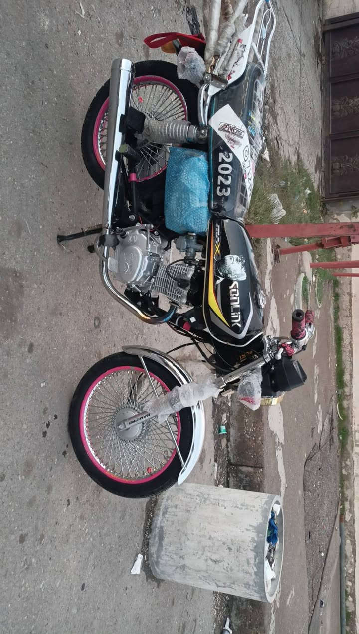 السلام عليكم 
سولنك موديل ٢٣ الدراجه فول كل عيب مابيهه ربع ماتصرف عليها مجنبزه فول محرك كبس مامفتوح كهربائيات كامل سعره 550 بي مجال للشراي ***********  مكاني كركوك
