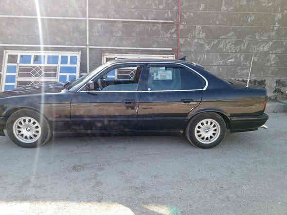 السلام عليكم
بي ام حجم 525

موديل 1991 

بجم عريض 

مصبوغه جماليه 

رقم كربلاء. تحويل مباشر 

كير عادي 

محرك مسكر  فانوس 

تبريد بلادي 

كشنات جلد 

كهربائيات كلها شغاله  

صدرها جديد   .... تخم تاير 

السعر 45 
مكاني الانبار الخالديه رقم الهاتف ***********
