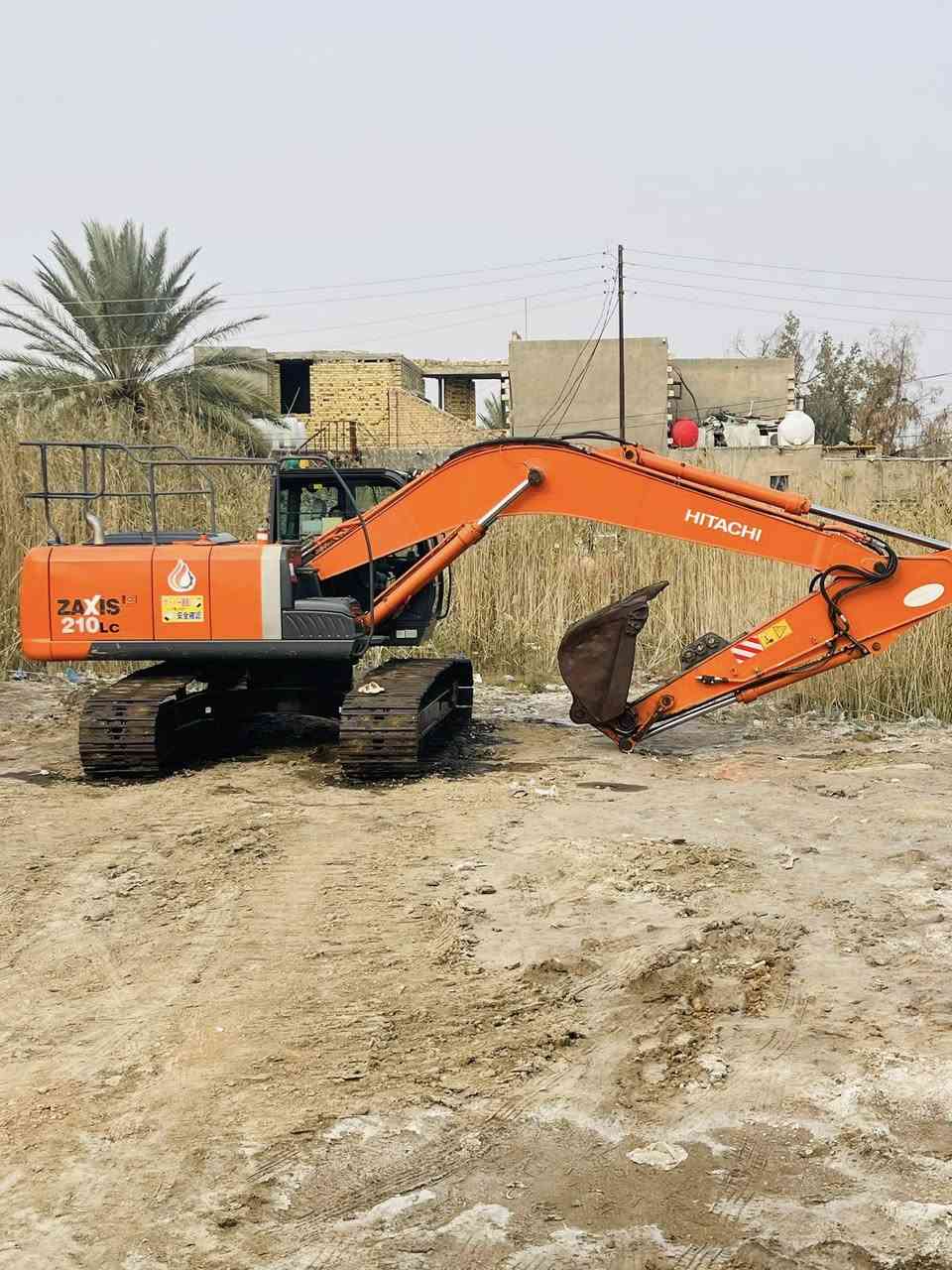 بسم الله الرحمن الرحيم 
على بركة الله لعشاق الجديد والمميز 
حفارة هيتاشي زت ٣ للبيع
موديل 2009 رقم سليمانية الماني والسنوية ال 2028
حجم 210 السي 8 روله ✅
سرفه عرض 70 المرغوب 
حداديه وزنجيل ورولات 💯 
الحفاره كفاله عامه من مضخه ومحرك فول مواصفات فول سيفتي كفاله عامه بوجهك للشغل 🇯🇵
للاستفسار الاتصال على الرقم ***********
