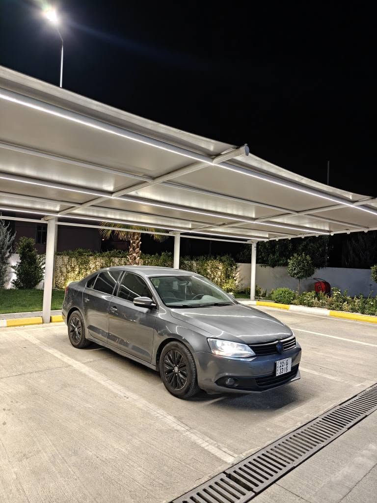VW JETTA 2012
نرخ 85 گەڵا 
مۆدێل ٢٠١٢
خلیجی مەکینە ٢٠ ی بێ تۆربۆ مەرخوب
بۆیاخ ٣ پارچە بێ ناوگرتن
پێش و پشت کەپس
٤ تایەی تازەی لە ژێرە و تەقە و ڕەقە و گێڕ و مەکینە و تەحویل بەشەرت سەنەویش هەتا 2029 تازەیە 

بۆ زانیاری زیاتر پەیوەندی بکەن *********** یان *********** السليمانية, العراق
