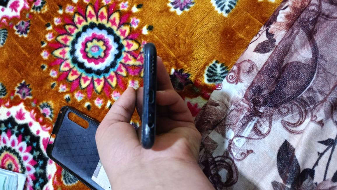 السلام عليكم 
Y9s للبيع كما موضح في الصور رام 6 مفتوح مبدل شاشة اصلية بدون ملحقات ب120 وبي مجال 
 
متواجد خاص 
رقم ***********
