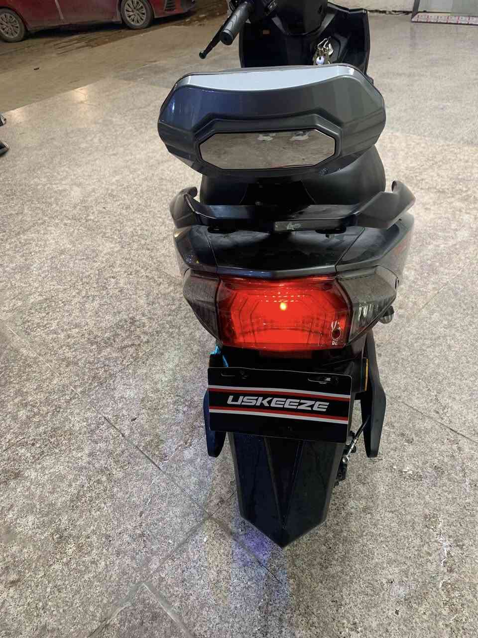 السلام عليكم دراجه سكنس لد الدراجه نضيفه كلش كلش مابيه اي شخط ولا نقص وشحنه يخبل وشاحنته الاصليه موجوده رايده ب 600 مكاني حي الجهاد  ‭0770 732 9733‬
