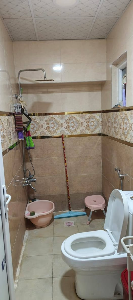 دار 100م للبيع حي الجهاد الطائي خلف مصرف النهرين يحتوي ع 4 نوم خدمات عدد 2 صاله ومطبخ ومناور مدخلين الدار اضافه الى مطبخ جاهز تركي مع الدار للاستفسار اتصل ع *********** شركه المستقبل للعقار
