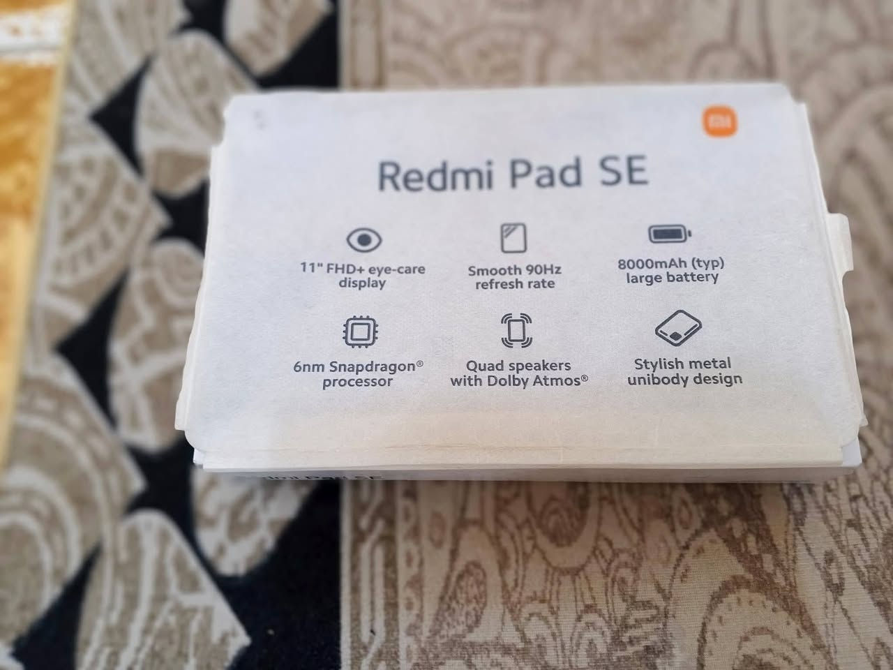 ايباد ريدمي SE 
النضافه 100%100
البطاريه 8000 الذاكره 256 
الشاشه 90هرتز 
السعر 170 ويا قلم وحافظه والكارتونه
الهاتف ***********
