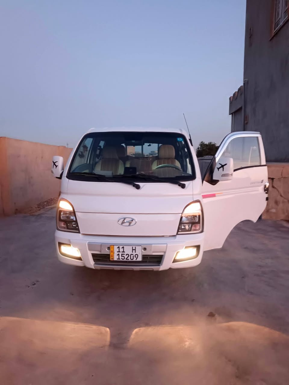 السلام عليكم للبيع بورتر 2023 بعدها وضع شرڪه فول مواصفات
تحديد مسار 
مانع انصدم 
كشن كهربائيّ 
امري شفط 
اشاير بل امري 
باقي التفاصيل الاتصال على الرقم ***********
