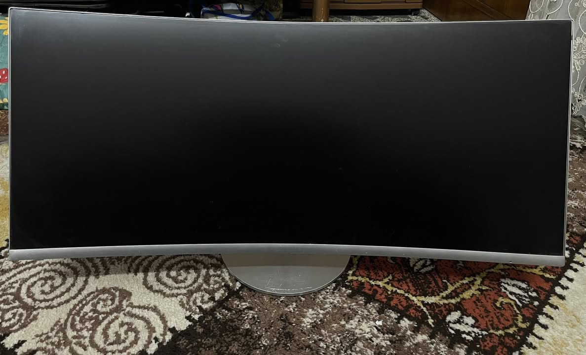 شاشة Samsung Curved UltraWide 34 بوصة 3440×1440 100Hz - حالة ممتازة

للبيع شاشة سامسونج أصلية موديل LC34F791WQMXZN / C34F791WQM، شاشة Curved UltraWide مقاس 34 إنج، دقتها 3440×1440 وترددها 100Hz، وتجي بمدخل DisplayPort و HDMI. الشاشة نظيفة جدًا وحالتها 95%، مستخدمة استخدام خفيف مشتريها قبل سنتين 
تفيد مستخدمي الps5 و المونتاج 
الانحناء: 1500R لتجربة رؤية مريحة وعميقة.
الحجم: 34 انش UltraWide (شاشة عريضة جداً).
الدقة: 2K Ultra WQHD (3440 x 1440).
التقنية: Quantum Dot (QLED) لألوان حقيقية ومشبعة جداً (أفضل بمراحل من الشاشات العادية).

العنوان: بغداد الشعلة 
الرقم:*********** واتساب 
شاشة ممتازة من براند عالمي 
سعرها 380,000 الف
